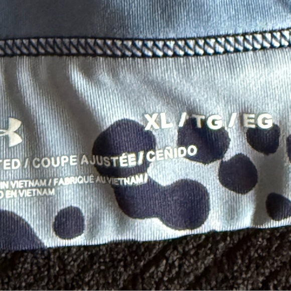 Under Armour UA Breathelux High Sports Bra with a multi-color print. XL - Picture 4 of 4